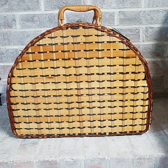 ✔out this new LISTING ✔Picnic Basket - Picture 2 of 7